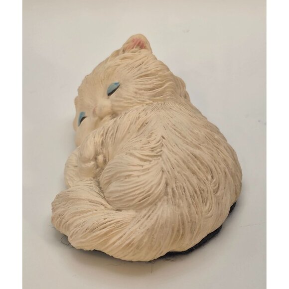 Vintage White Kitten/Cat Figurine Sleeping Decor - Picture 4 of 7